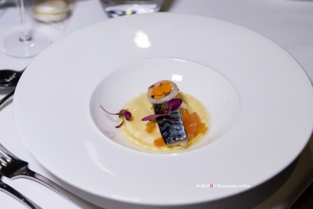 Galloping Gourmet, Clockbarn